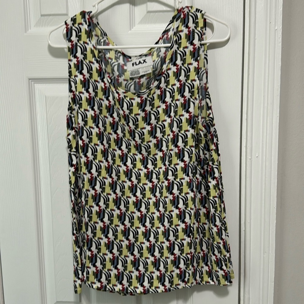 Adorable patterned top!